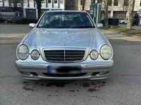 Gebraucht Mercedes E320 224 PS (164 kW) 2000 Grau Limousine
