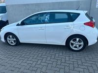 Gebraucht Toyota Auris Cool 99 PS (72 kW) 2014 Weiß Limousine