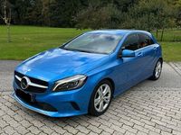 Gebraucht Mercedes A180 Urban 122 PS (89 kW) 2016 Blau Limousine