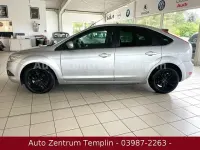 Gebraucht Ford Focus Style 101 PS (74 kW) 2009 Silber Limousine