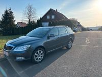 Gebraucht Skoda Octavia 140 PS (102 kW) 2010 Grau Kombi