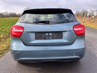 Gebraucht Mercedes A180 109 PS (80 kW) 2013 Blau Limousine