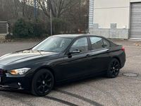 Gebraucht BMW 318 143 PS (105 kW) 2013 Schwarz Limousine