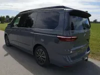 Neu VW California Beach 150 PS (110 kW) 2026 Grau Van