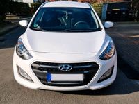 gebraucht Hyundai i30 Kombi 1.6 110PS Weiß | TÜV 2026 | Navi | Klima