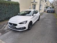 Używany Seat Leon 131 KM (96 kW) 2020 Biały Sedan/Limuzyna