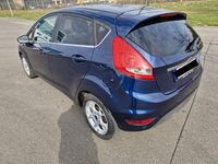 Gebraucht Ford Fiesta Titanium 95 PS (69 kW) 2011 Blau Kleinwagen