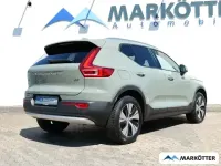 Gebraucht Volvo XC40 Core 163 PS (119 kW) 2023 Gruen SUV