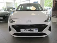 Gebraucht Hyundai i10 Select 63 PS (46 kW) 2024 Atlas white Kleinwagen