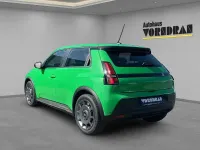 Neu Renault 5 E-Tech Evolution 89 kW (122 PS) 2026 Pop green metallic Kleinwagen