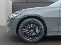 Gebraucht BMW 330 Sport Line 245 PS (180 kW) 2024 Grau / dravitgrau (metallic) Kombi