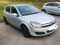 Usado Opel Astra 105 HP (77 kW) 2007 Prateado Sedan