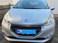 Gebraucht Peugeot 208 Active 83 PS (61 kW) 2015 Silber Kleinwagen