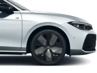 Gebraucht VW Passat IQ Drive 177 PS (130 kW) 2025 Oyster silver metallic/grenadi Kombi