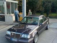 Gebraucht Mercedes E500 220 PS (161 kW) 1987 Violet Limousine