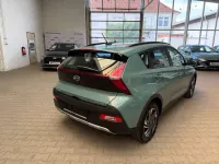 Gebraucht Hyundai Bayon Select 84 PS (61 kW) 2021 Mangrove green / mic SUV