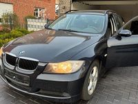 Gebraucht BMW 318 129 PS (94 kW) 2007 Blau Kombi