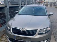 Gebraucht Skoda Octavia Ambition 105 PS (77 kW) 2014 Beige Kleinwagen