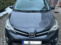 Gebraucht Toyota Verso Skyview Edition 147 PS (108 kW) 2015 Grau Van / Kleinbus