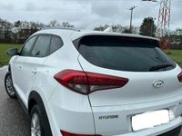 Gebraucht Hyundai Tucson 116 PS (85 kW) 2016 Weiß SUV