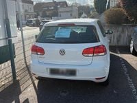 Gebraucht VW Golf VI 86 PS (63 kW) 2011 Weiß Kleinwagen