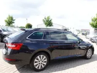 Gebraucht Skoda Superb Ambition 150 PS (110 kW) 2023 Schwarzmagic perleffekt Kombi