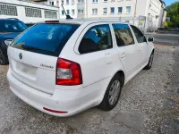 Gebraucht Skoda Octavia 105 PS (77 kW) 2011 Weiß Kombi