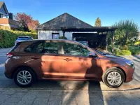 Gebraucht Hyundai i30 Select 120 PS (88 kW) 2018 Braun Limousine