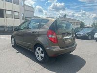 Gebraucht Mercedes A180 116 PS (85 kW) 2011 Gold Kleinwagen