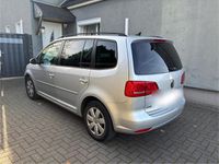Gebraucht VW Touran 105 PS (77 kW) 2011 Silber Van / Kleinbus