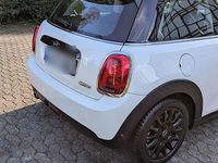 Gebraucht Mini Cooper 136 PS (100 kW) 2019 Weiß Kleinwagen