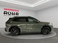 Gebraucht VW Tiguan R-line 193 PS (141 kW) 2025 Cipressinogrün metallic SUV