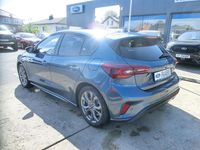 Gebraucht Ford Focus ST-Line X 155 PS (114 kW) 2024 Chroma blau Limousine