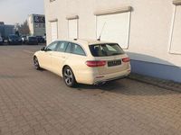 Gebraucht Mercedes E200 150 PS (110 kW) 2018 Hellelfenbein  unilack Kombi