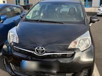 Gebraucht Toyota Verso-S 99 PS (72 kW) 2011 Schwarz Van / Kleinbus