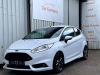 Gebraucht Ford Fiesta Performance Edition 182 PS (133 kW) 2015 Frostweiß Kleinwagen