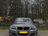 Gebraucht BMW 320 177 PS (130 kW) 2009 Grau Kombi