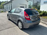 Gebraucht Hyundai i30 109 PS (80 kW) 2011 Grau Limousine