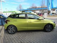 Neu Hyundai i20 Trend 101 PS (74 kW) 2025 Grün Limousine