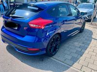 Gebraucht Ford Focus ST 185 PS (136 kW) 2016 Blau Limousine