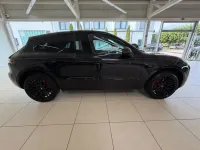 Gebraucht Porsche Macan Turbo Chrono 400 PS (294 kW) 2016 Tiefschwarz SUV
