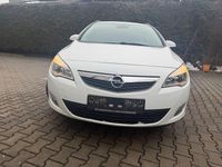 Gebraucht Opel Astra Edition 140 PS (102 kW) 2012 Weiß Kombi