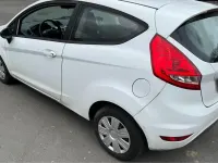 Gebraucht Ford Fiesta 60 PS (44 kW) 2011 Weiß Kleinwagen