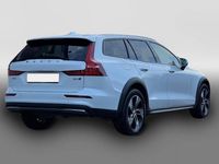 Gebraucht Volvo V60 CC Plus 197 PS (144 kW) 2022 Weiß Kombi