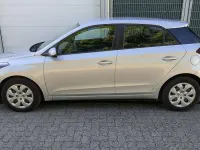 Gebraucht Hyundai i20 75 PS (55 kW) 2016 Silber/grau Limousine