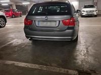 Gebraucht BMW 318 120 PS (88 kW) 2011 Grau Kombi