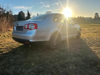 Gebraucht VW Jetta 102 PS (75 kW) 2005 Silber Limousine