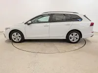 Gebraucht VW Golf VIII Life 131 PS (96 kW) 2022 Pure white Kombi