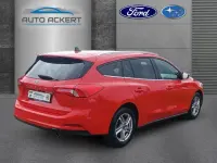 Gebraucht Ford Focus Cool & Connect 125 PS (91 kW) 2022 Rot Kombi