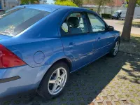 Gebraucht Ford Mondeo 125 PS (91 kW) 2000 Blau Limousine